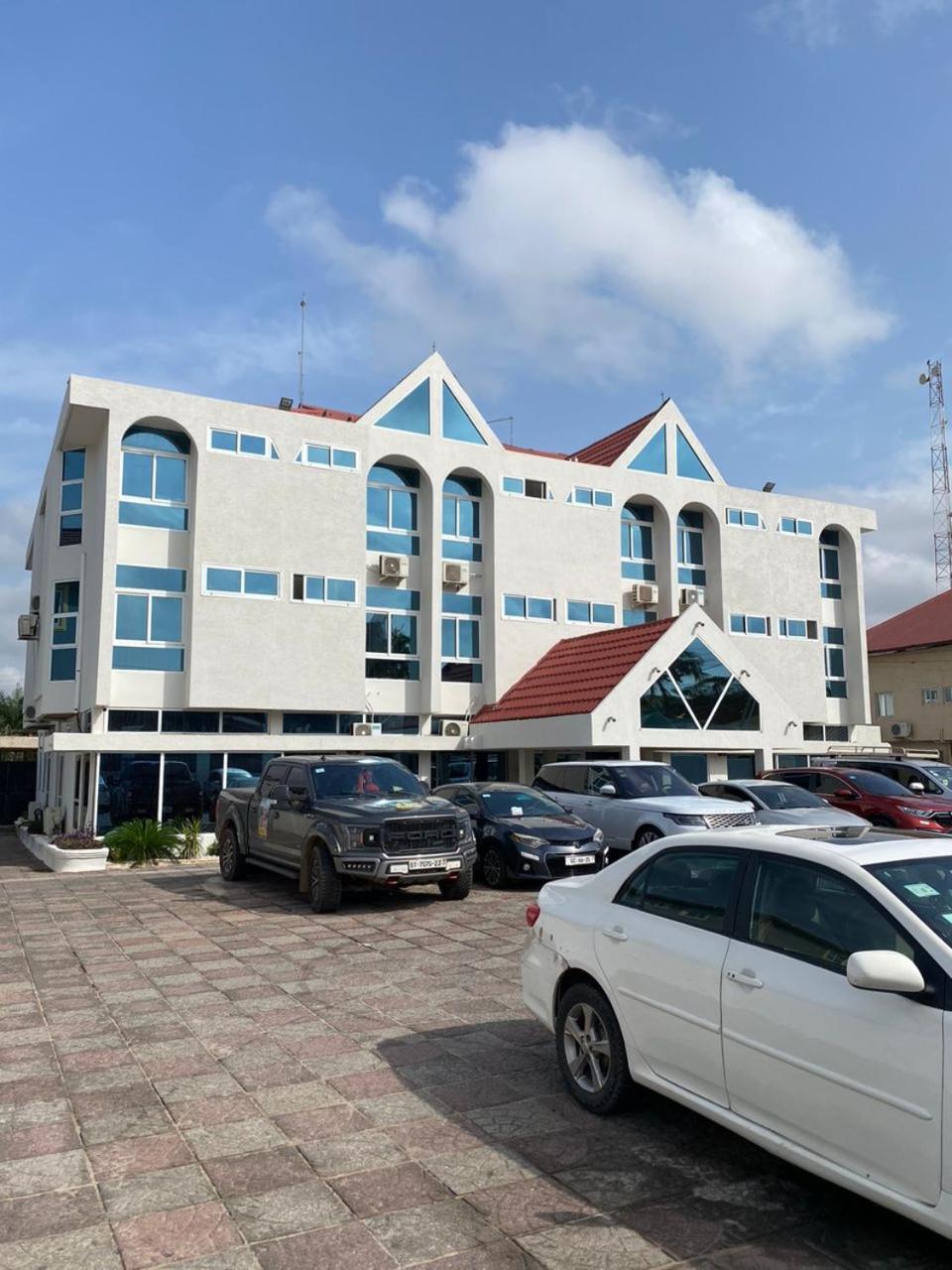 Airport West Hotel And Conference Center Accra Exterior photo