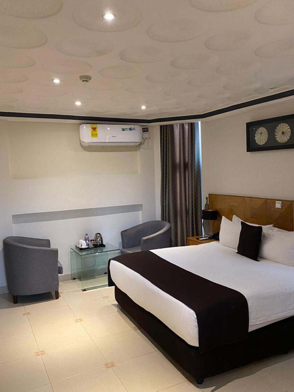 Airport West Hotel And Conference Center Accra Room photo